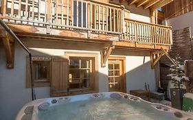 Cosy 4 Bedroom Chalet With Hot Tub