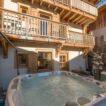 Cosy 4 Bedroom Chalet With Hot Tub Saint-Marcel  Extérieur photo