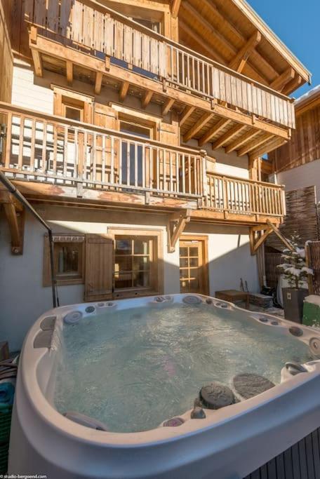 Cosy 4 Bedroom Chalet With Hot Tub Saint-Marcel  Extérieur photo