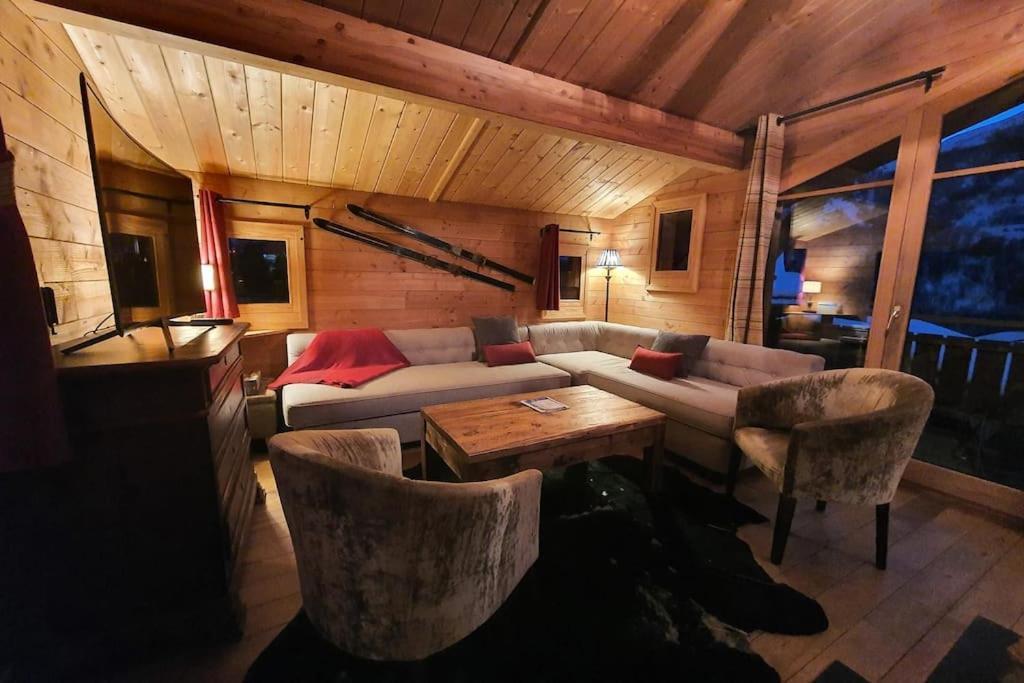 Cosy 4 Bedroom Chalet With Hot Tub Saint-Marcel  Extérieur photo