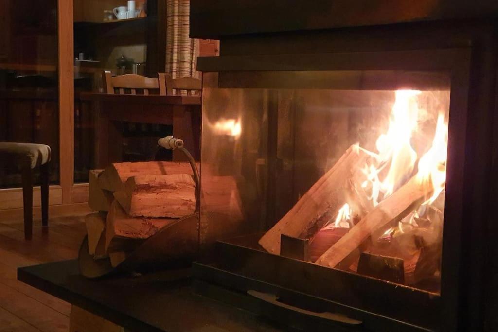 Cosy 4 Bedroom Chalet With Hot Tub Saint-Marcel  Extérieur photo