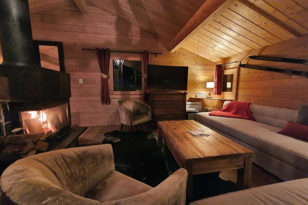 Cosy 4 Bedroom Chalet With Hot Tub Saint-Marcel  Extérieur photo