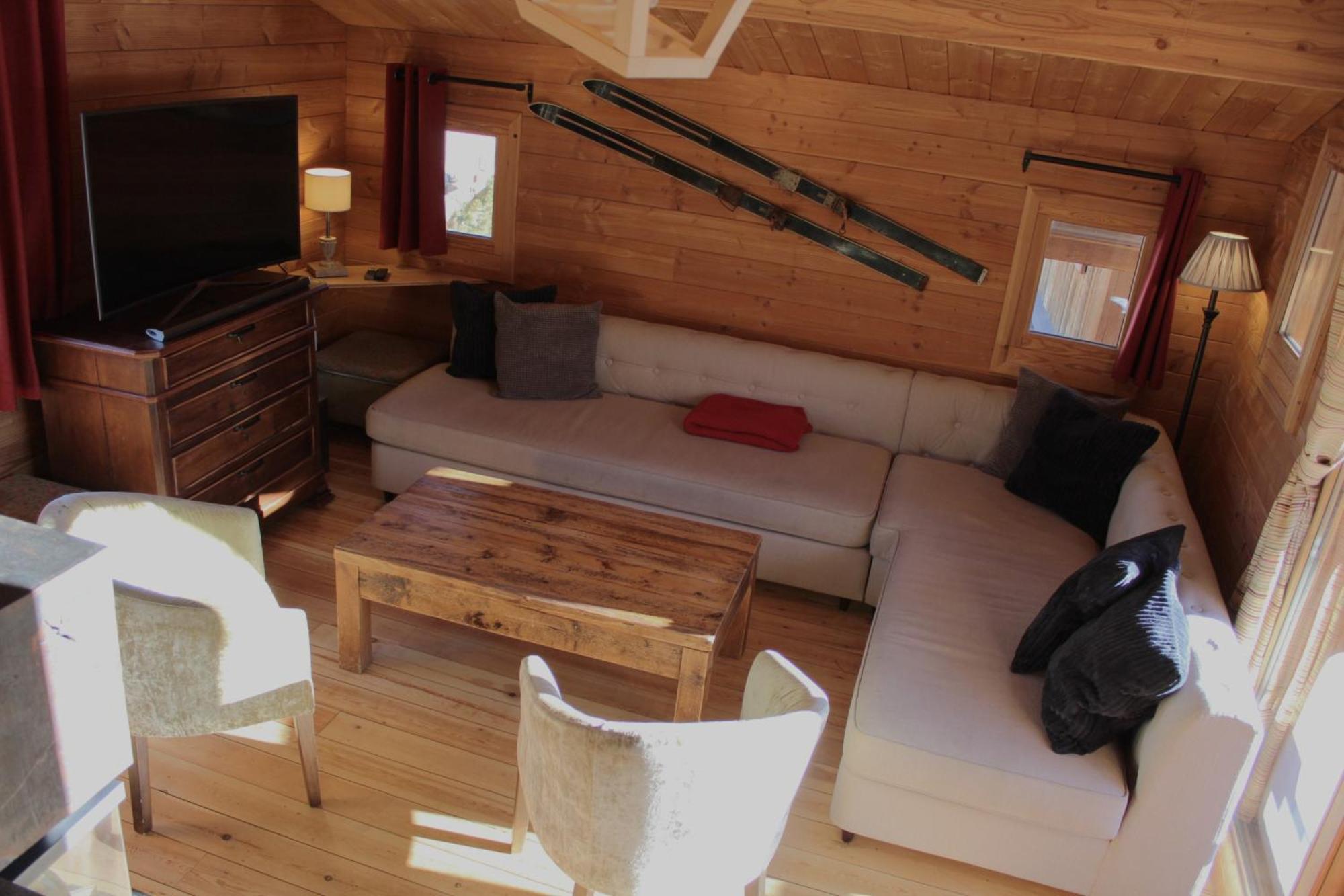 Cosy 4 Bedroom Chalet With Hot Tub Saint-Marcel  Extérieur photo