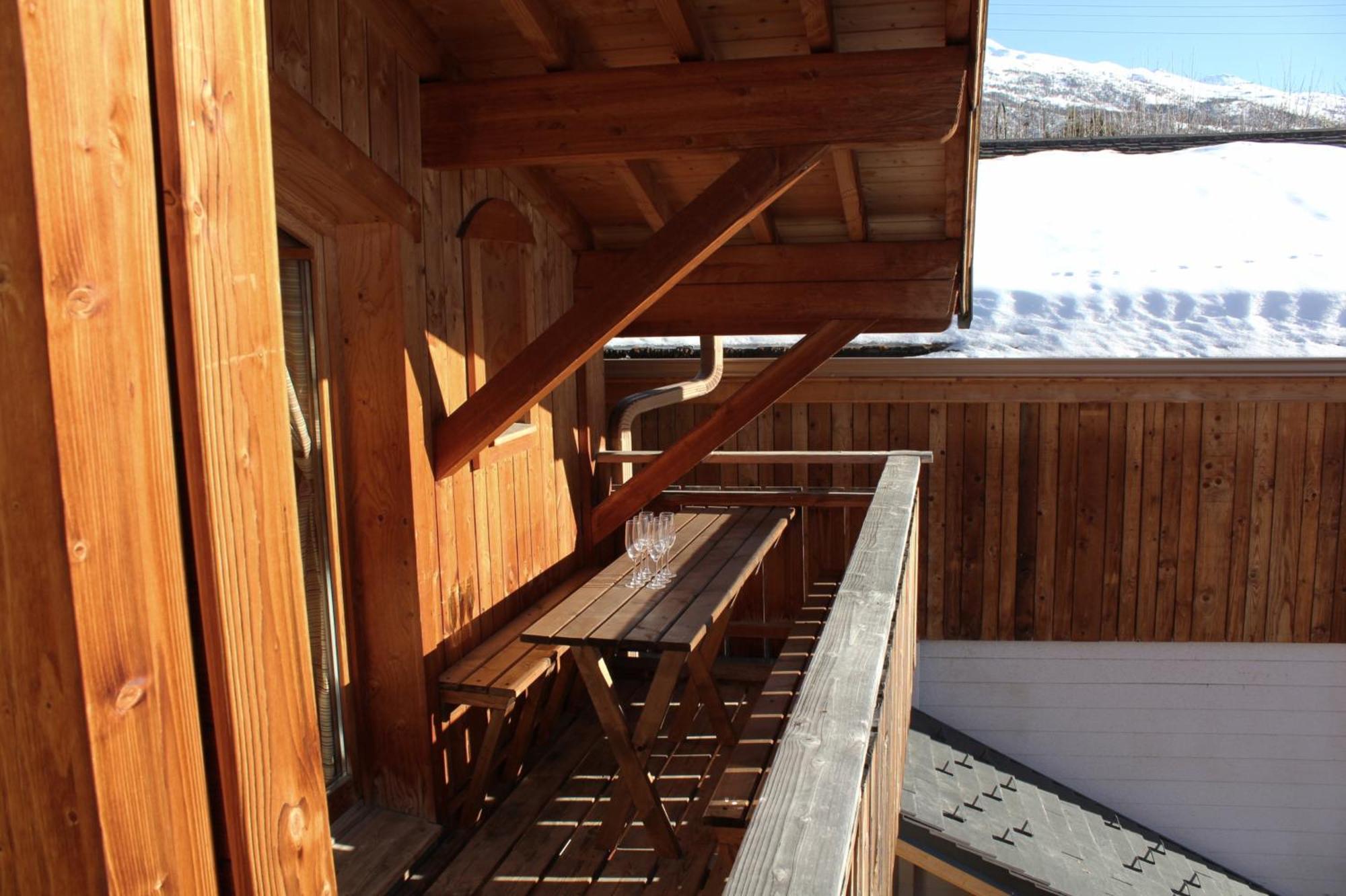 Cosy 4 Bedroom Chalet With Hot Tub Saint-Marcel  Extérieur photo