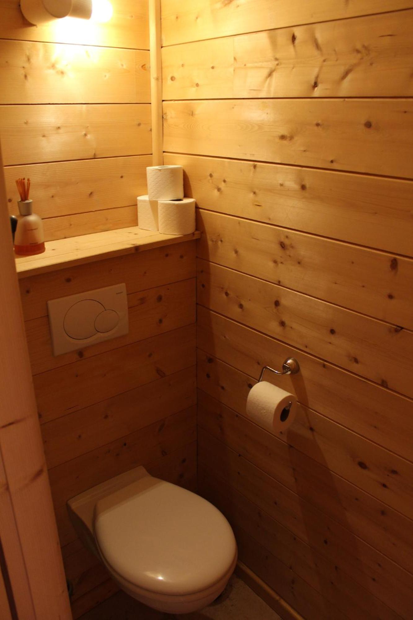 Cosy 4 Bedroom Chalet With Hot Tub Saint-Marcel  Extérieur photo