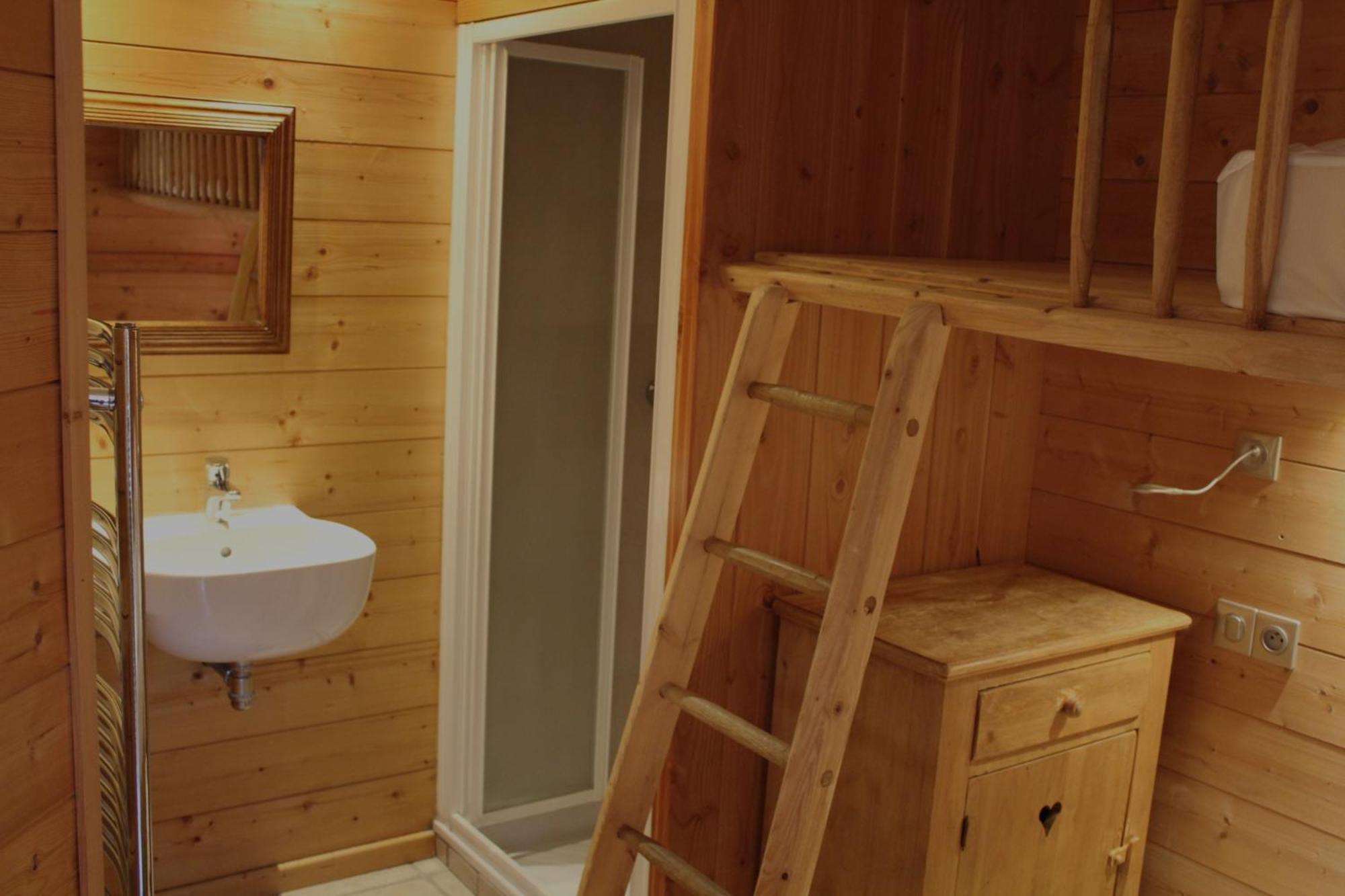 Cosy 4 Bedroom Chalet With Hot Tub Saint-Marcel  Extérieur photo